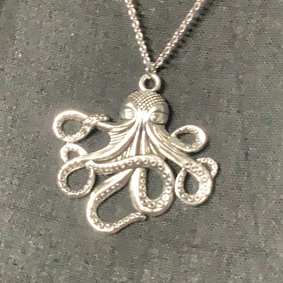 KRAKEN / OCTOPUS NEW - detailed 2” big on necklace - Tibetan silver - Picture 3 of 6